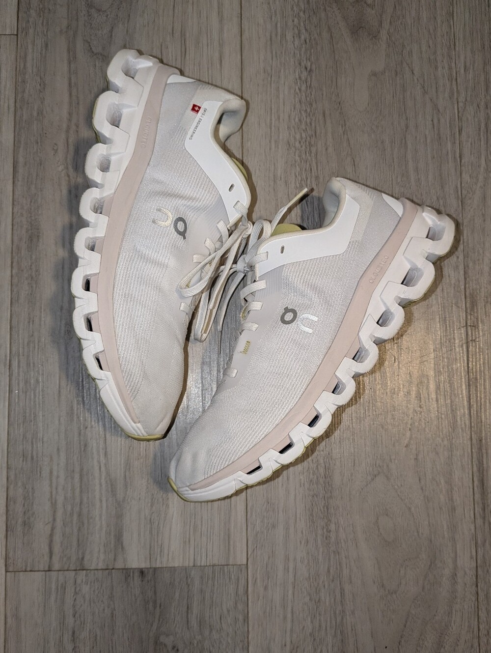 On Running Cloudflow 4 White/Sand Women's 10.5